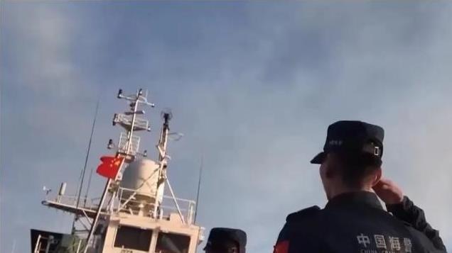 谁的潜水艇？菲领海发现1条黄鱼，沉寂3天后，中方首次升起国旗