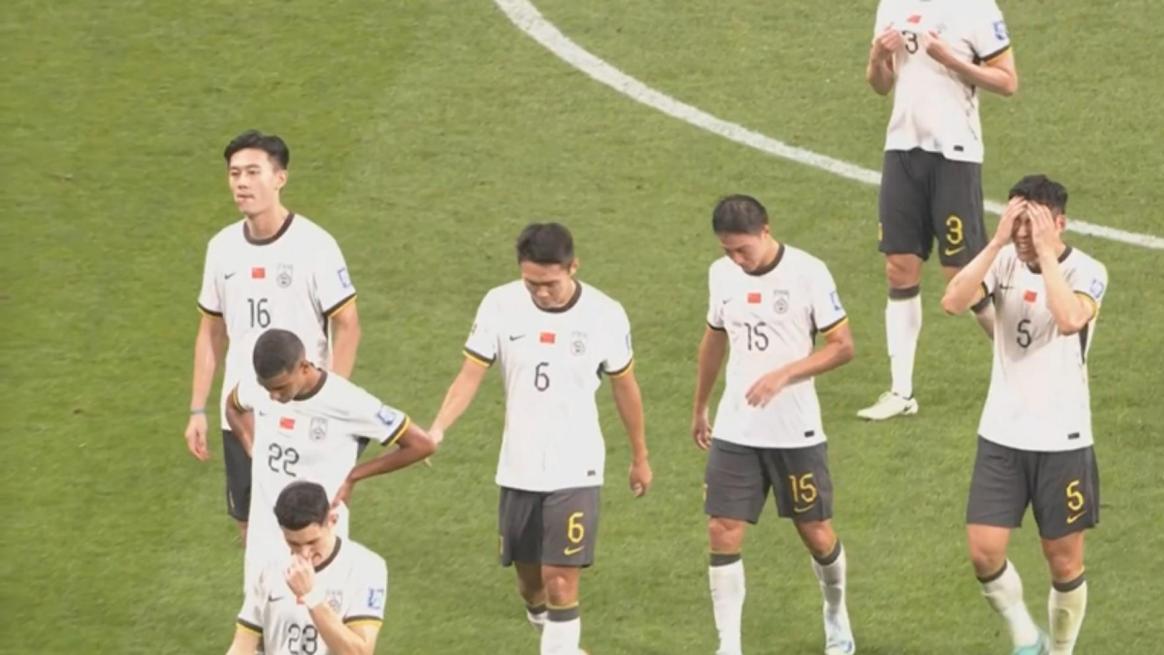 国足连损两大主力中卫，蒋光太孤立无援，伊万措手不及