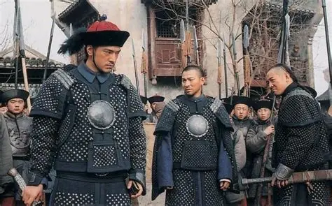 真实的施琅降清后被郑成功招揽，后再次降清，晚年在中国台湾圈地