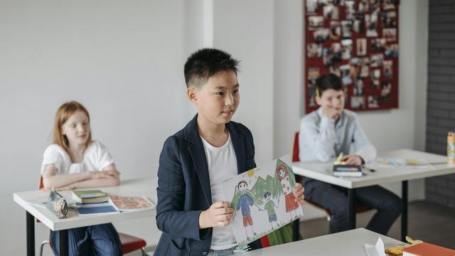 孩子狂读这3类书，脑子真的会变快，初中后也大概率能成为学霸