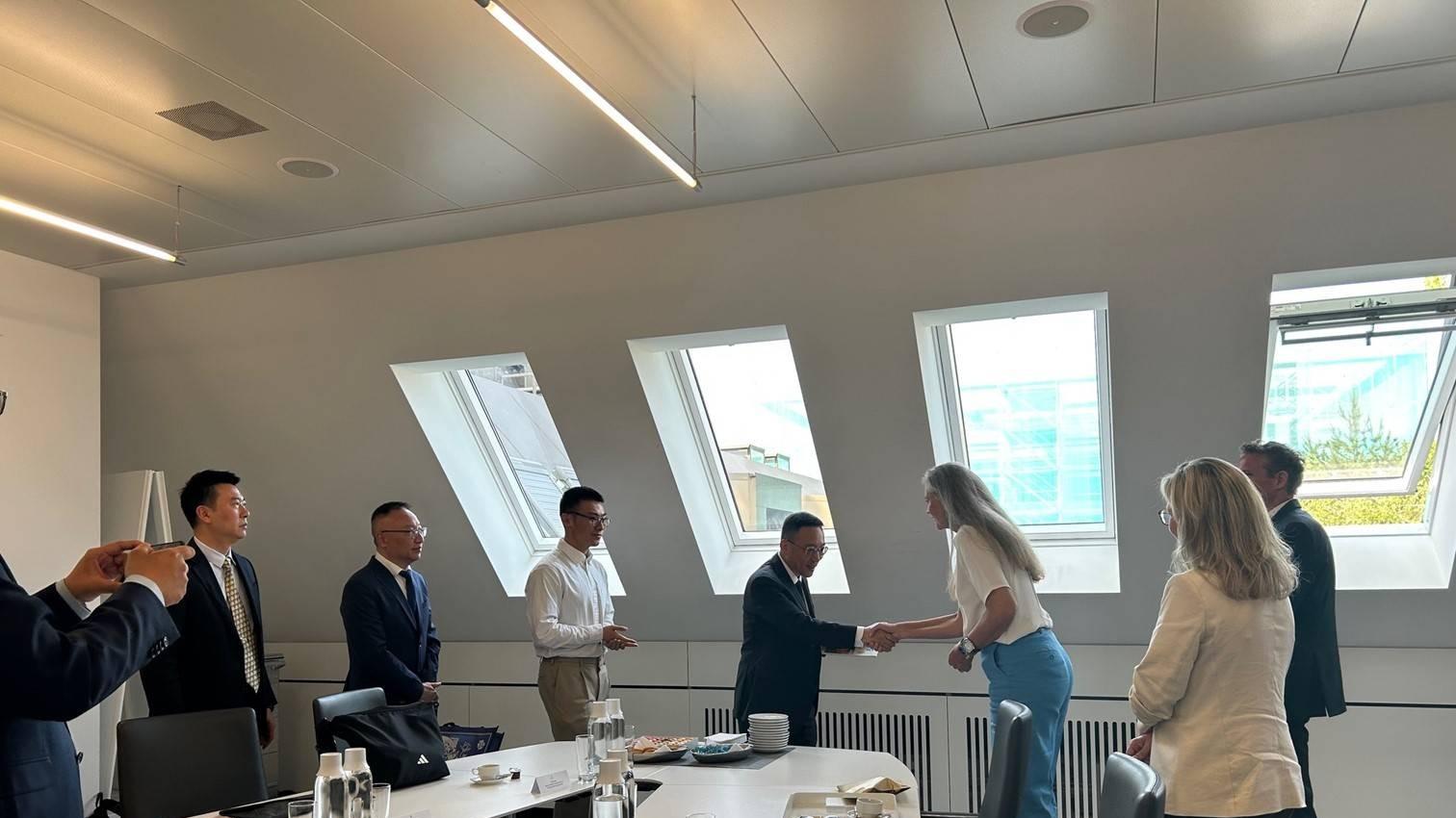 上海黄浦区委政法委书记汤宏一行拜访德科集团瑞士总部