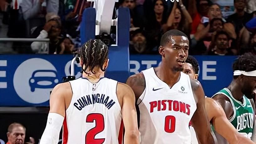 12分大逆转，活塞7分险胜绿军！康宁汉姆32+10怒吼庆祝，布朗空砍34分