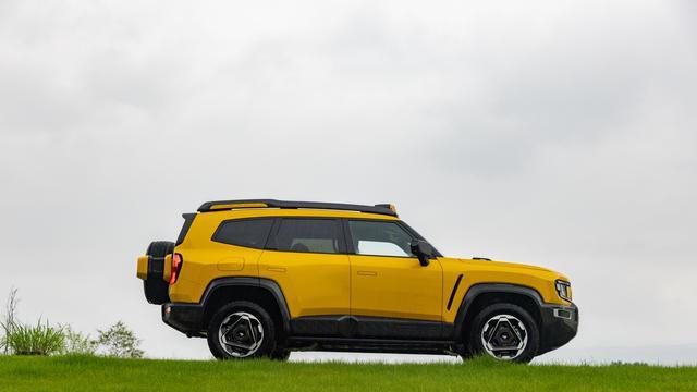 深蓝 G318 无忧穿越版配备的主动式智控底盘技术