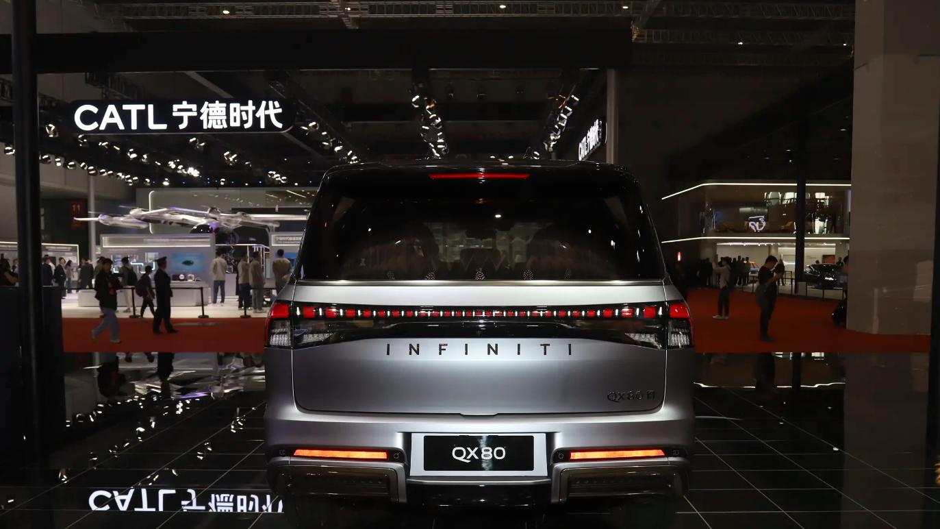 100多万属实高调，英菲尼迪QX80有四驱有空悬，但时代已经变了