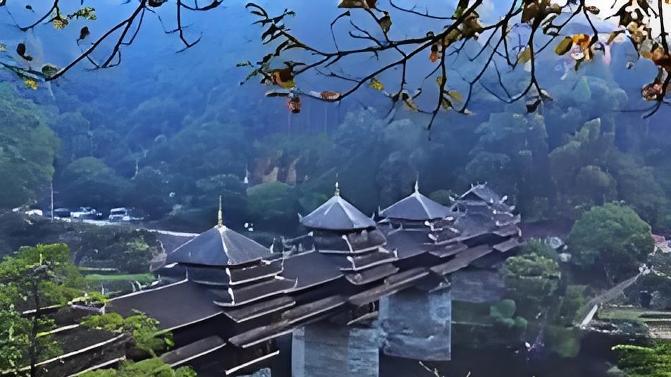 广西花18亿打造一座“假古城”，风景媲美桂林，免门票却无人问津