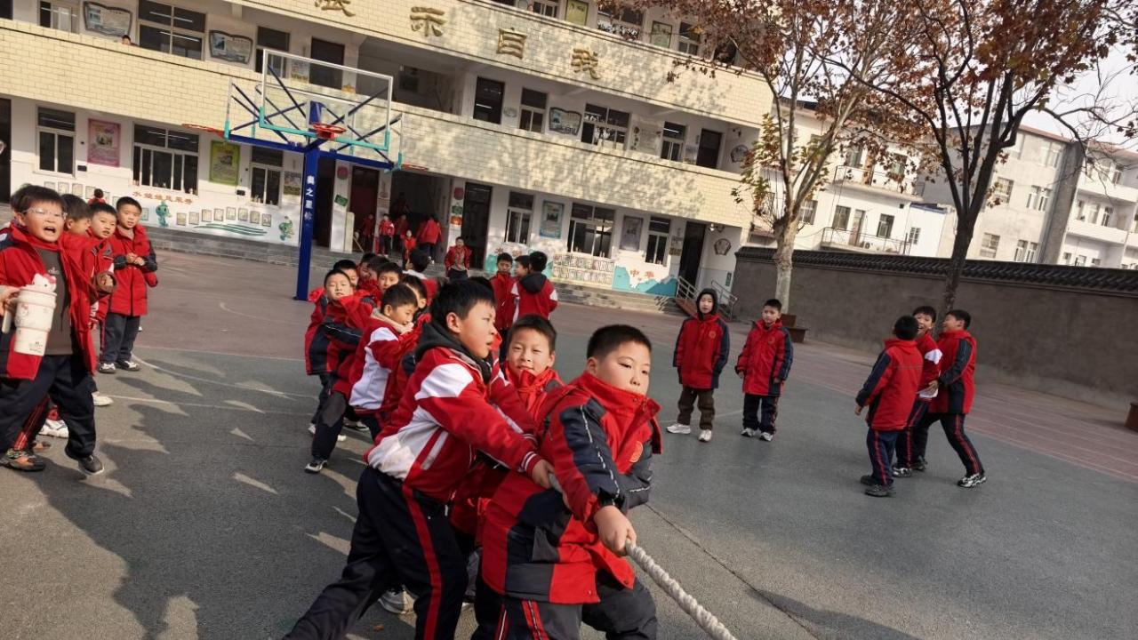 南阳市37小学：阳光逐梦运动赛 趣味飞扬展风采