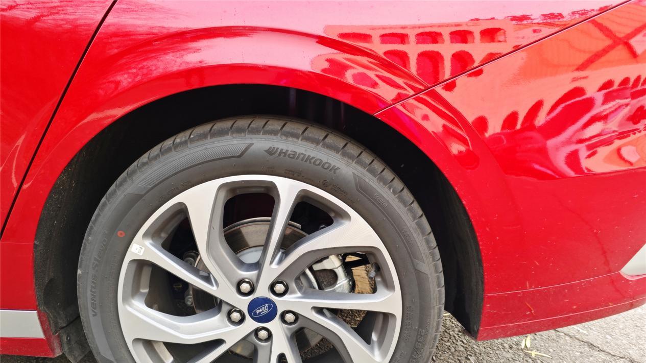 蒙迪欧2.0至尊型：大空间+强安全，家用首选