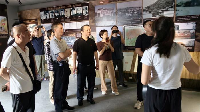 民建福建省直两支部永泰凤落村开展主题教育与公益行活动