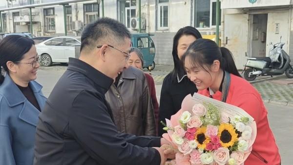 漯河市残疾人联合会看望慰问第二十五届夏季听障奥运会获奖运动员王琦琦