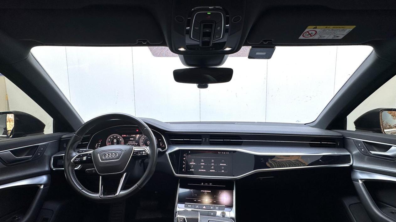 2022款奥迪A6L，7.9秒破百，优雅座驾，现只需27.2万！