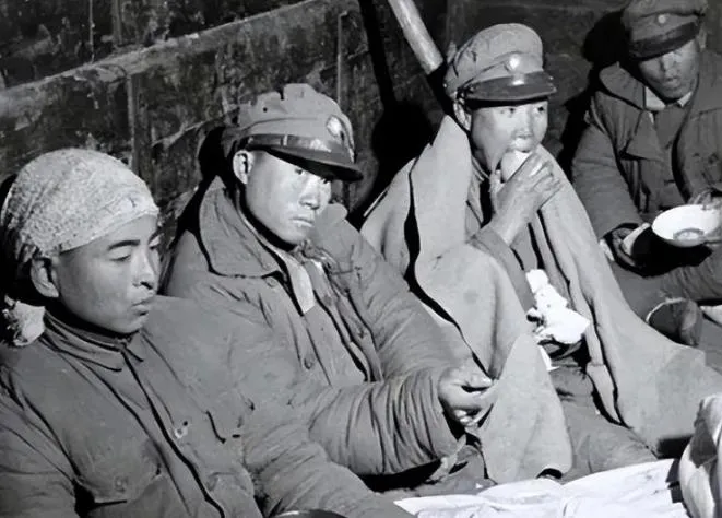 1950年解放军接管边境时，发现8名国民党士兵，他们已被遗忘4年