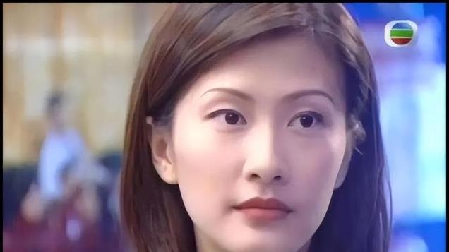 郭晶晶和伏明霞合照后，梁锦松估计心里琢磨，当年追郭晶晶就好了