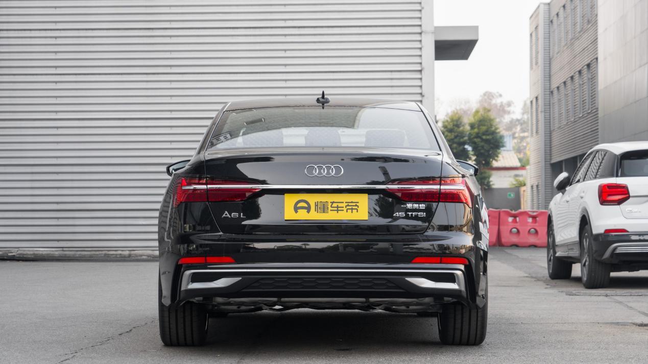 售45.49万元，2.0T 动力，竞争奔驰E级的2025款奥迪A6L新版本上市