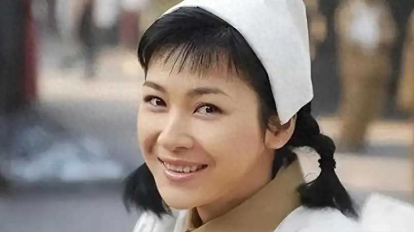 童蕾：越剧舞台走出的军旅女神，与周一围人生岔路口的对照