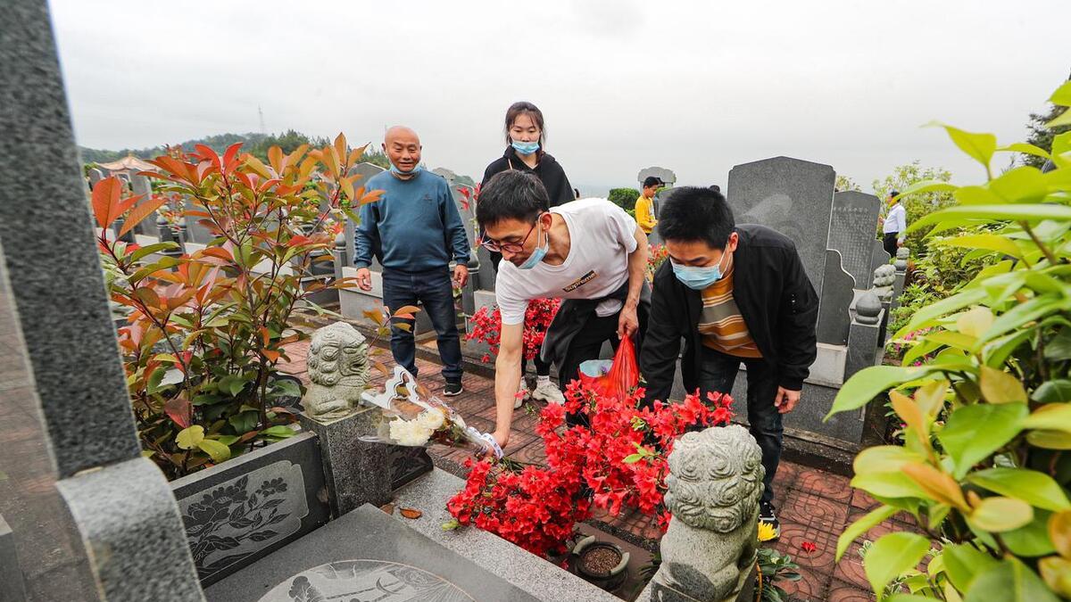 清明回娘家路上，丈夫听婆婆话半路掉头返回，回到家后婆家全崩溃