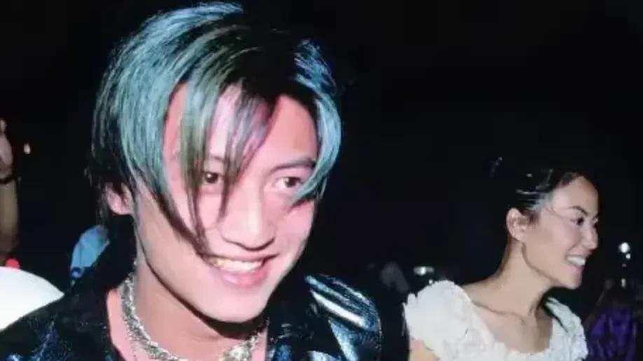 20年感情难进谢家门，霆锋演唱会座位暗藏玄机，王菲狄波拉零互动