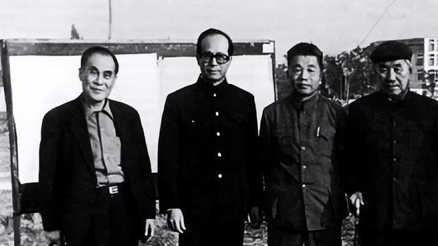 富赛李嘉诚，千亿资产无偿捐国，逝世后享国葬，如今后代怎么样了