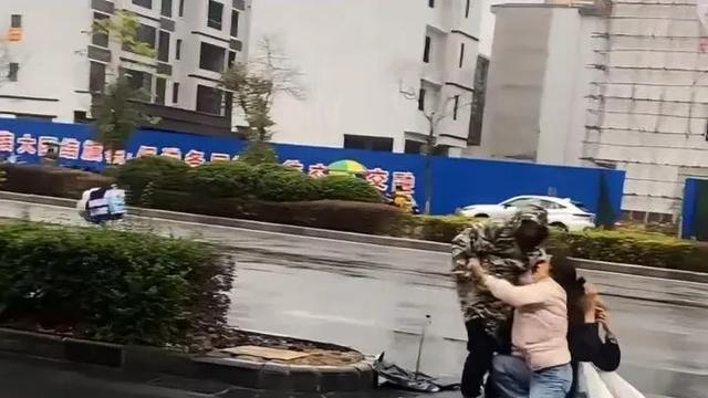 湖南女子出轨被抓包，跪求老公放过情人：以后和你好好过日子