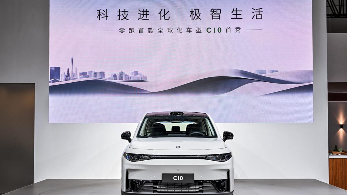 新零跑C10预售12.98万起，强者恒强，何须忧伤