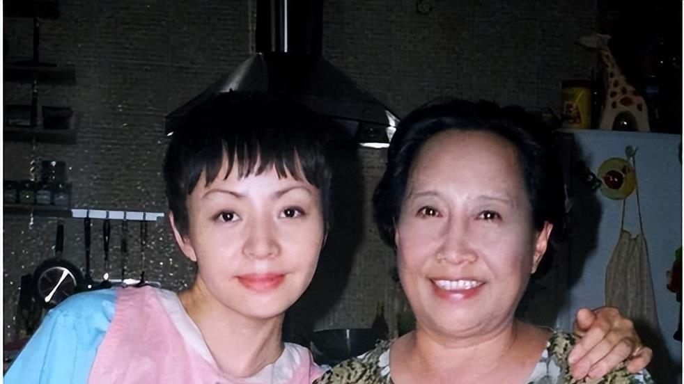 比黄连还苦的孙桂田：她57岁才走红，两婚两离都净身出户，打拼上亿万家产却被子女当仇人