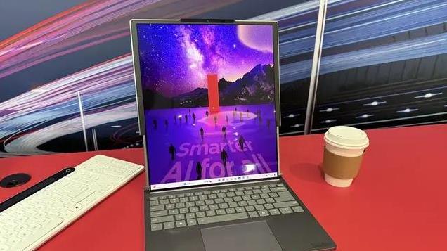 联想的可卷曲笔记本电脑不再只是概念—今年推出，售价 3, 500 美元
