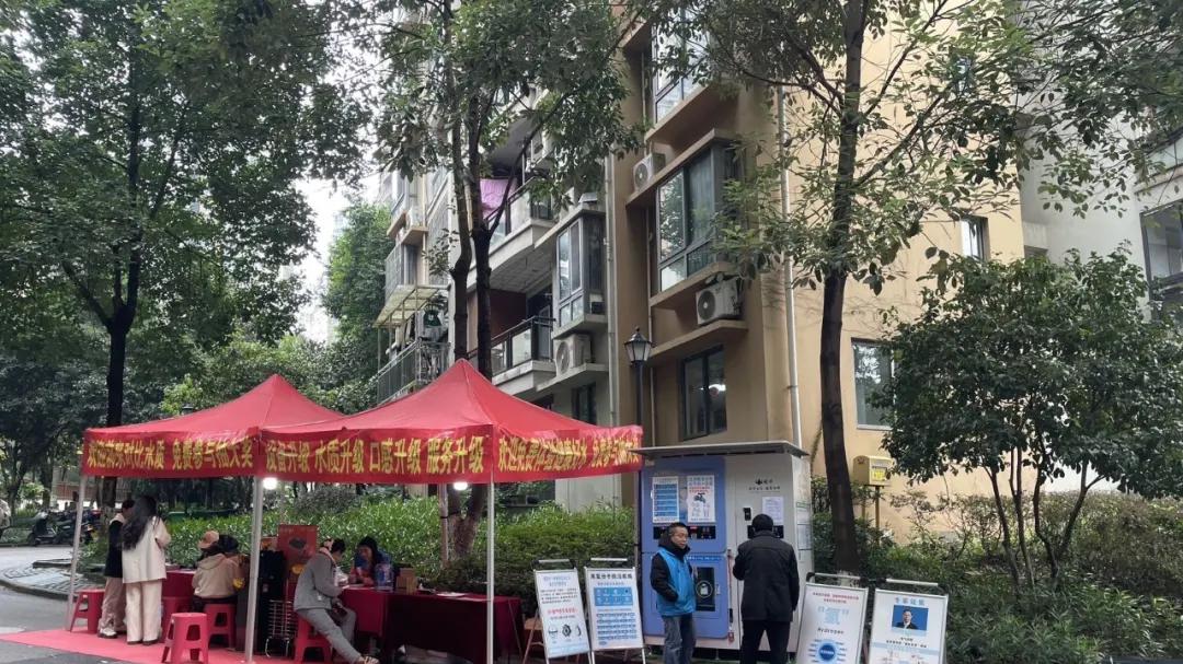 重庆小区里卖水的生意，营销方式和套路真多啊