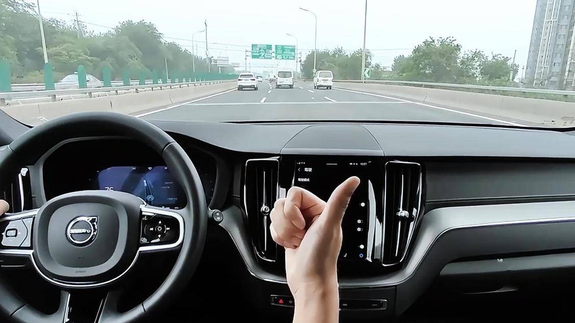 全新沃尔沃XC60震撼登场，2.0T四驱动力强劲，价格直降15.99万诚意十足