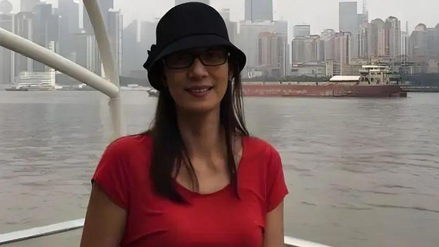 57 岁李月明近况曝光：曾是女排第一美女，离婚后嫁美国人，如今活得比少女还滋润