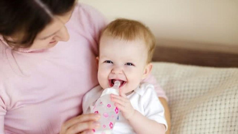 夏天给宝宝断奶等于“自找麻烦”，伤宝宝累自己，宝妈别轻易尝试