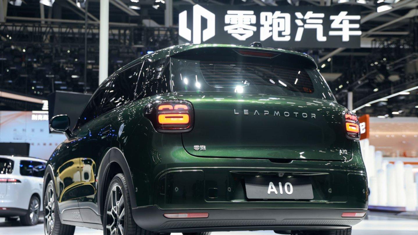 10万内卷疯！零跑A10把激光雷达焊进买菜车？