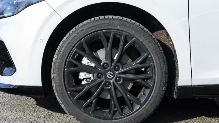 10万元求同存异买啥车？零跑Lafa 5了解一下，比亚迪的价格买小米