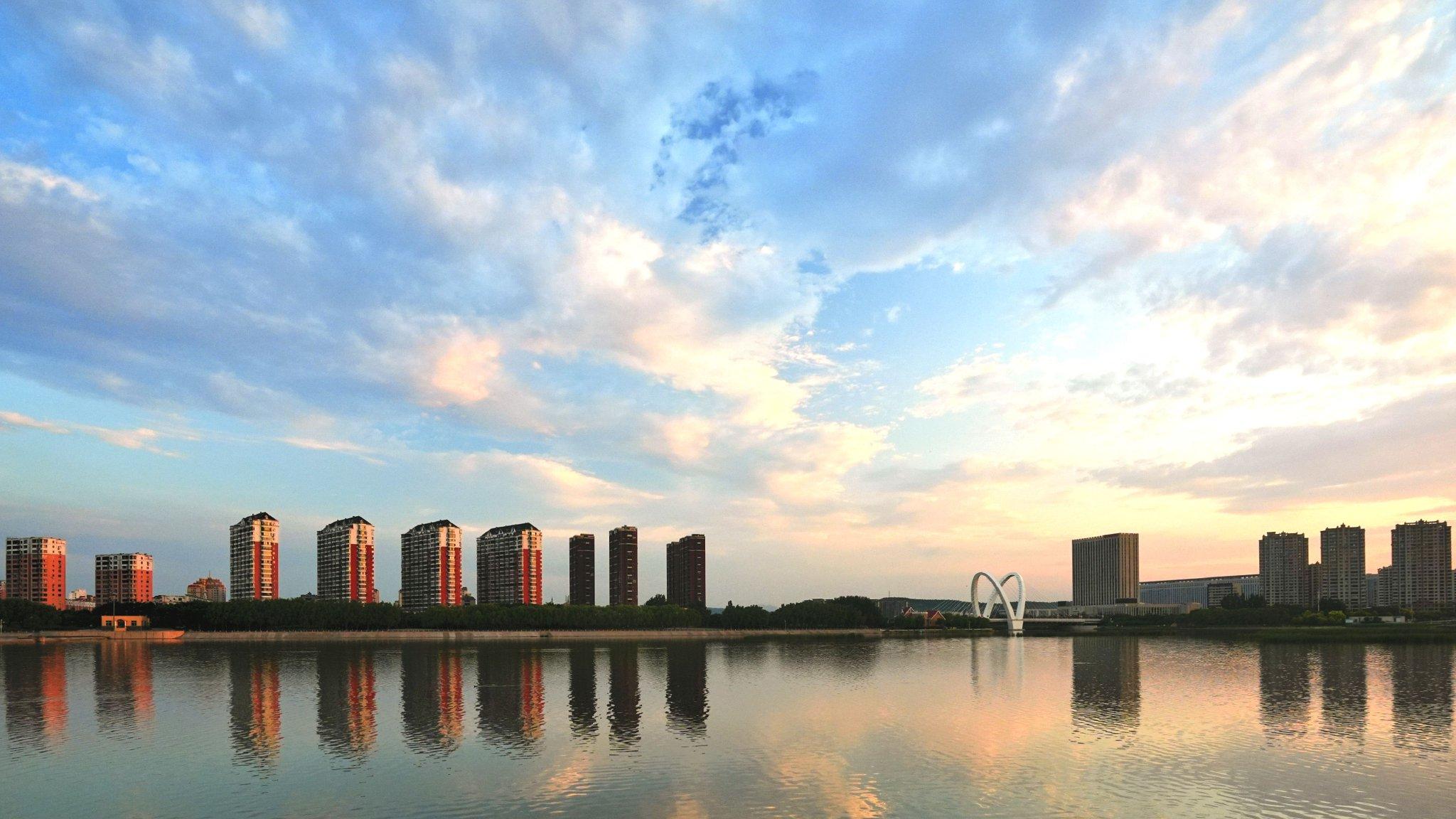 北方夏日光影，如诗似画