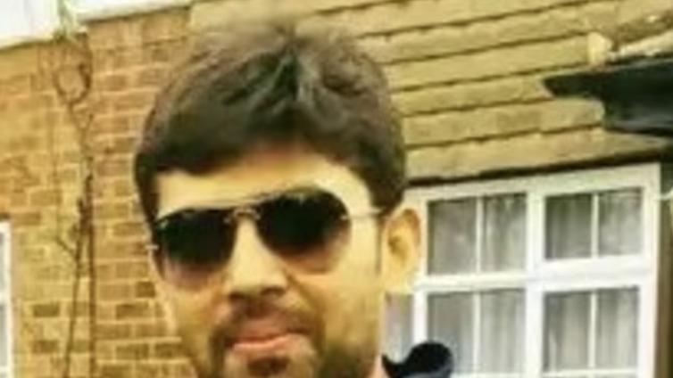 一周痛失双亲！英国男子赴印度完成亡妻遗愿，返程航班坠毁留孤女