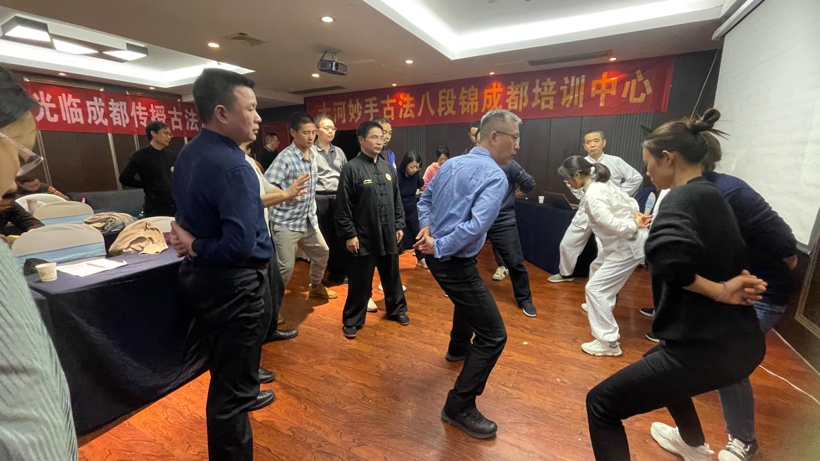 海蜇伤人盼解药，可为什么老渔夫的疗伤秘方，却遭人嫌弃？