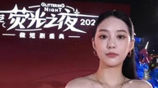 荧光之夜顶流女神出炉，徐艺真已转型，王格格居然有妈妈的韵味！
