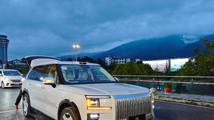 选豪华SUV怕场景受限？极氪 9X把商务家用全搞定