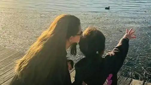 周杰伦晒昆凌与小女儿甜蜜合照，网友：比MV画面更戳人心