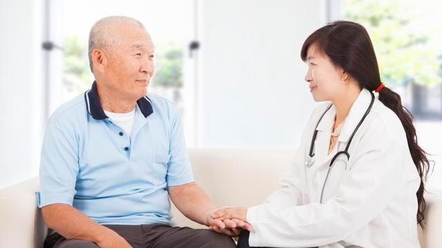AA制婚姻25载，丈夫瘫痪后，妻子收费护理引争议