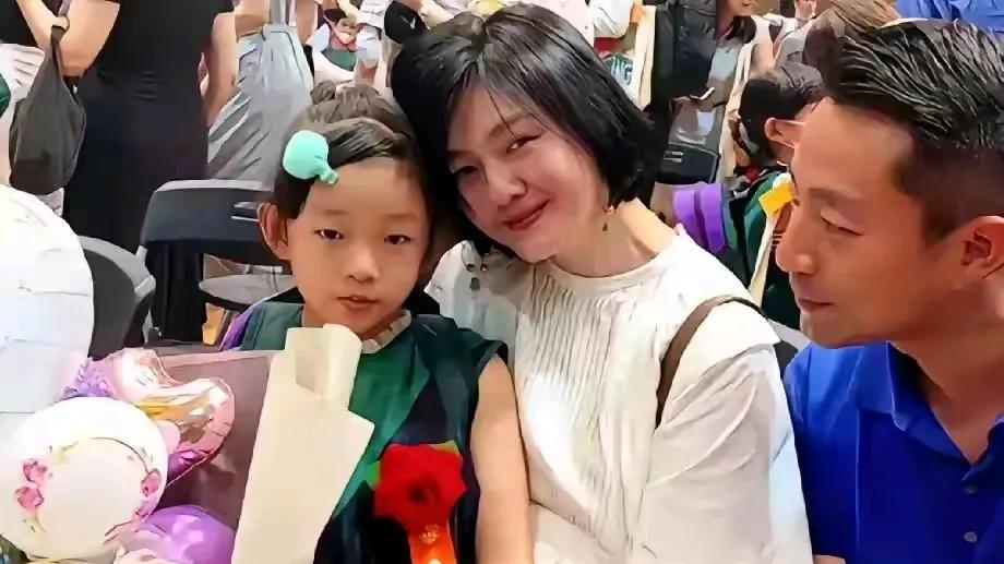 汪小菲带女儿吃1.5w法餐，小玥儿紧跟后妈，Mandy一举动令人意外！