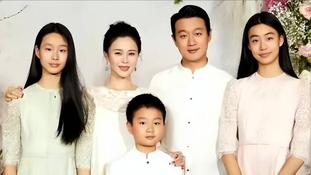 佟大为带17岁女儿拍戏，俩女儿拜师刘天池，长相都很一般就是个高