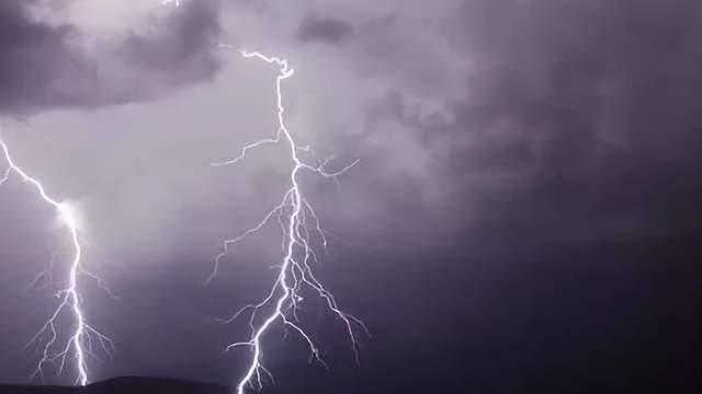 一道闪电掉到海里，会电死多少条鱼？