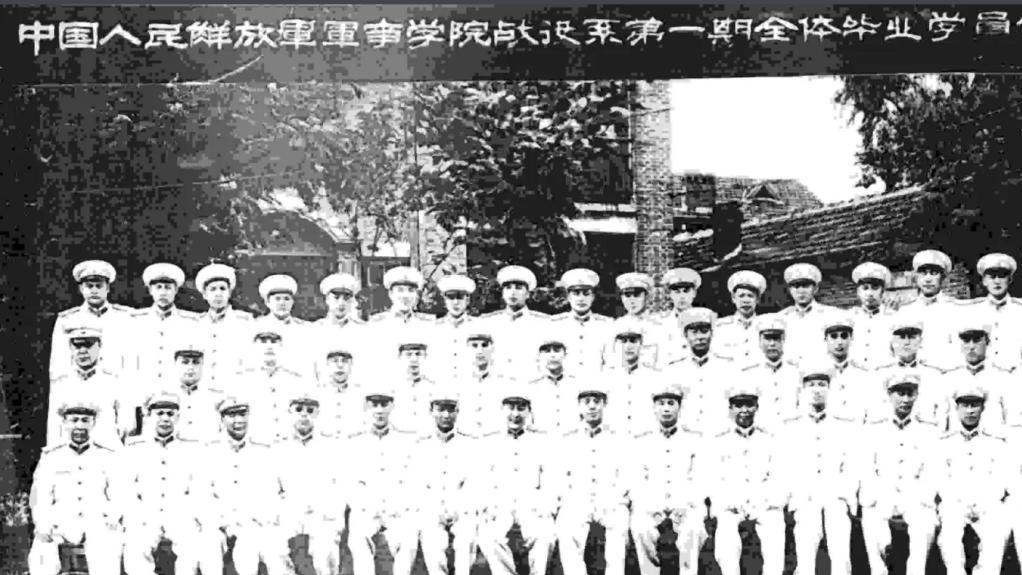 他是官运很差的中将，一直担任军区副参谋长，退居二线才提高待遇