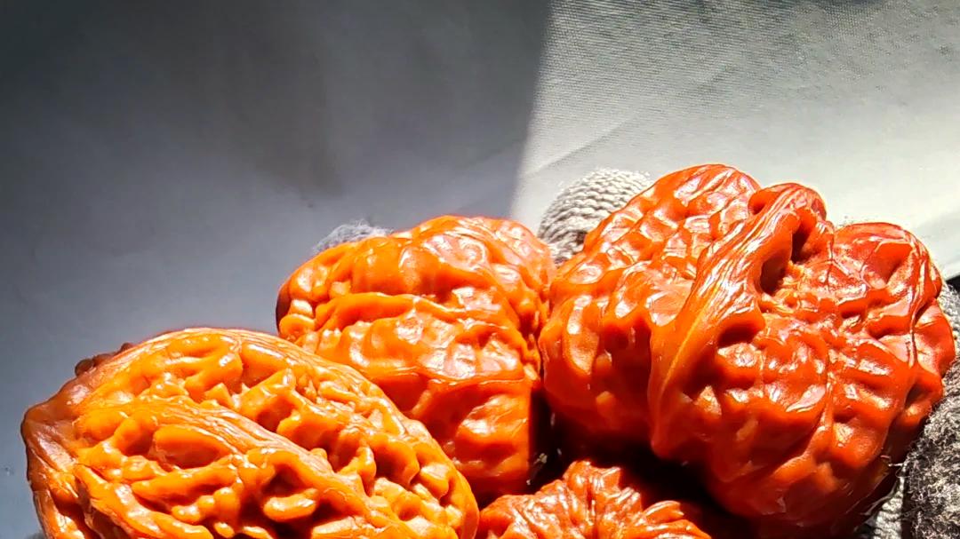 为什么文玩核桃打底碰不得？这几点你万万没想到