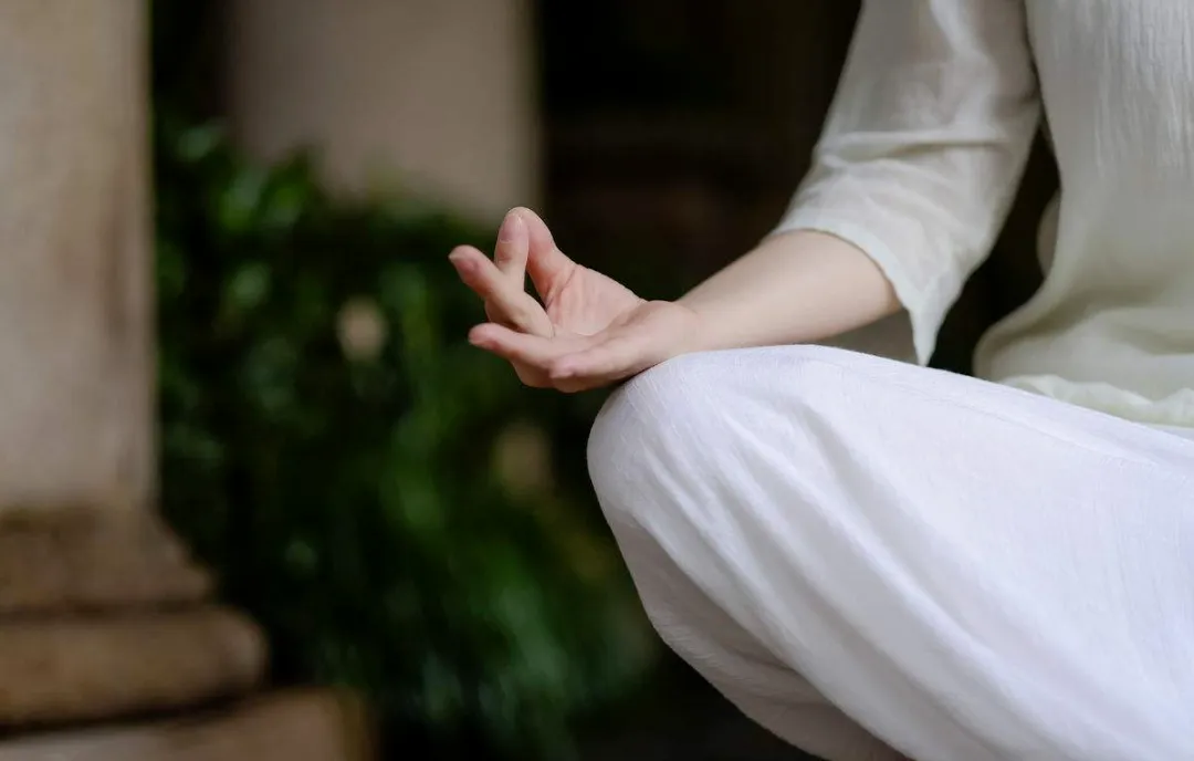 判断一个人值不值得深交，看他的“衣服”就知道，很准！