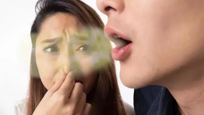 口博仕：刷牙后口腔还是有异味是怎么回事？口气臭医院哪个科室看？