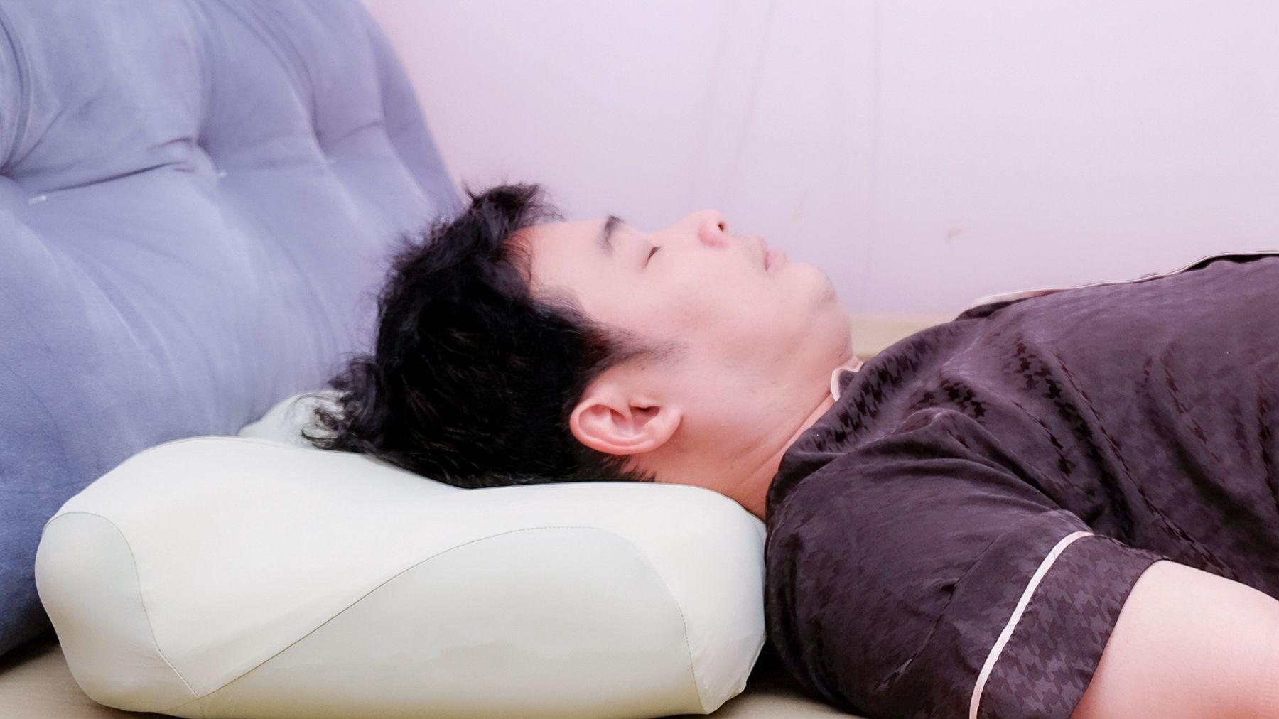 越累越难睡？锐珀尔按摩睡眠枕R6是我治服肩颈僵硬、秒入睡的神器