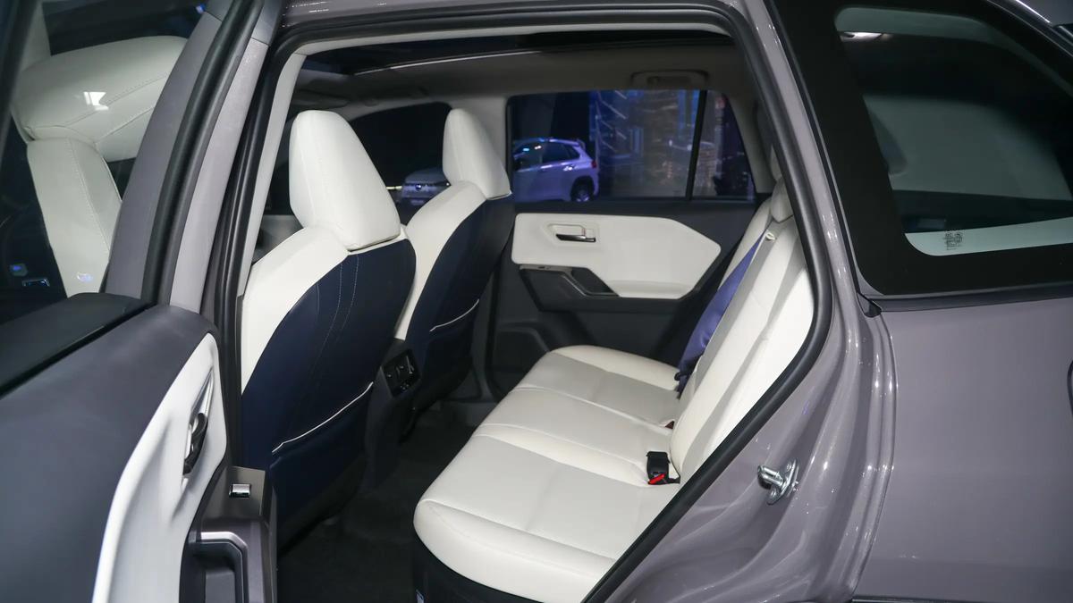 双混动可选，外观更硬朗，第六代RAV4荣放能继续畅销吗？