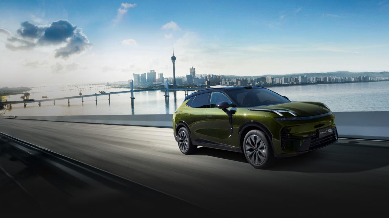 这台 SUV 太狠了！领克 08EM-P安全配置在碰碰车挑战中大放异彩