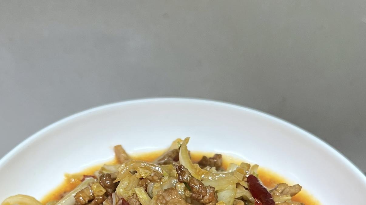 又到了吃大白菜的季节了！ 这个季节的炒白菜真的是比肉还好吃