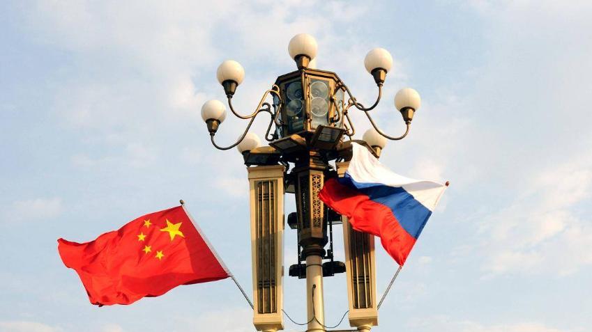 高市早苗或再次“拜鬼”，扎哈罗娃给日本提了个建议，中方：赞赏